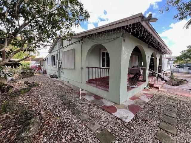 For Sale: $850,000 (2 beds, 3 baths, 2344 Square Feet)