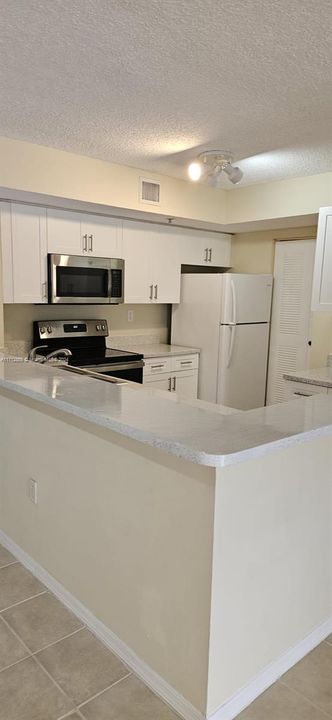 For Rent: $2,275 (2 beds, 2 baths, 1112 Square Feet)