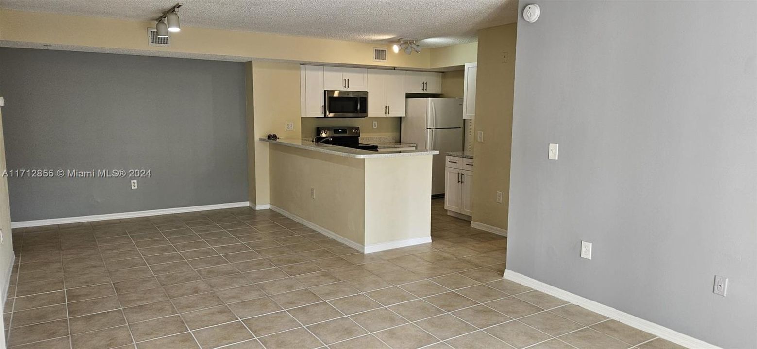 For Rent: $2,275 (2 beds, 2 baths, 1112 Square Feet)