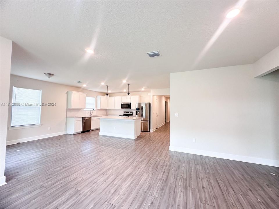 For Sale: $475,000 (4 beds, 2 baths, 1850 Square Feet)