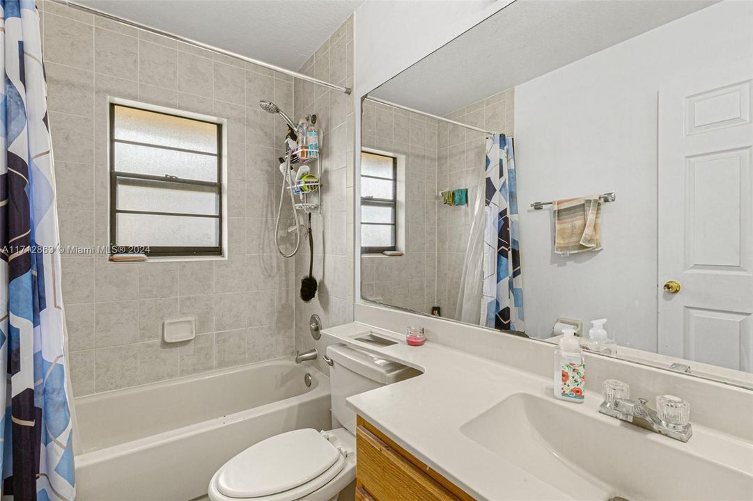 For Sale: $300,000 (3 beds, 2 baths, 1693 Square Feet)