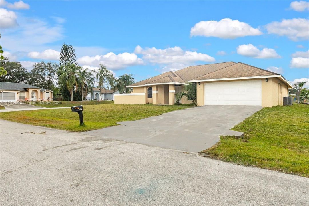 For Sale: $300,000 (3 beds, 2 baths, 1693 Square Feet)