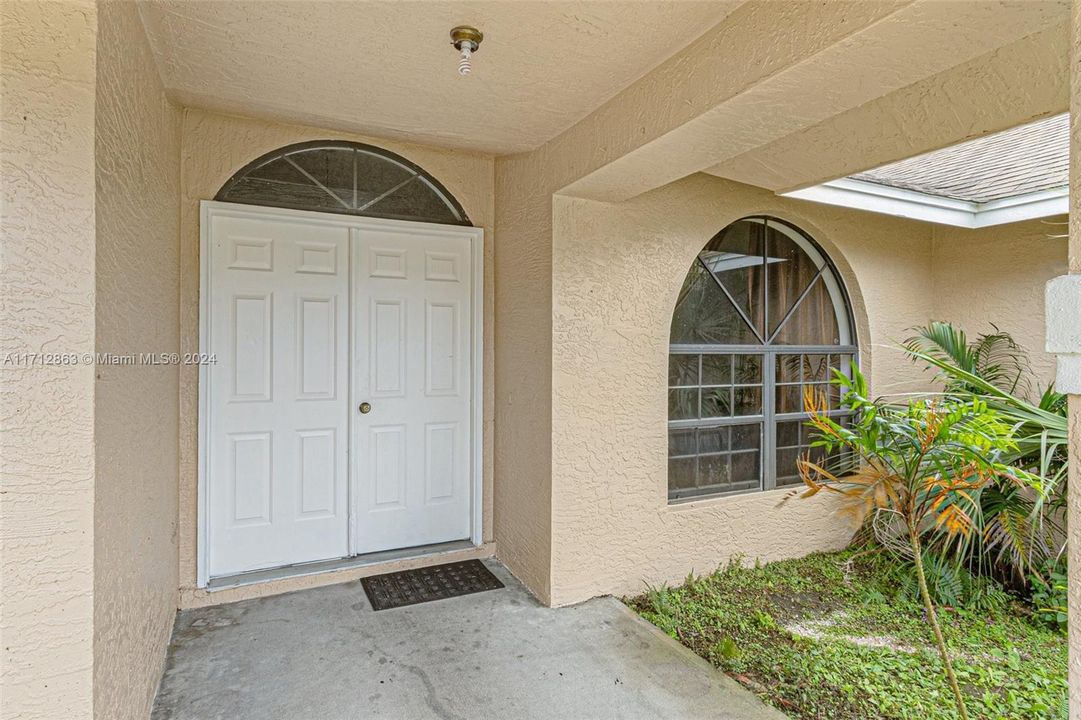 For Sale: $300,000 (3 beds, 2 baths, 1693 Square Feet)