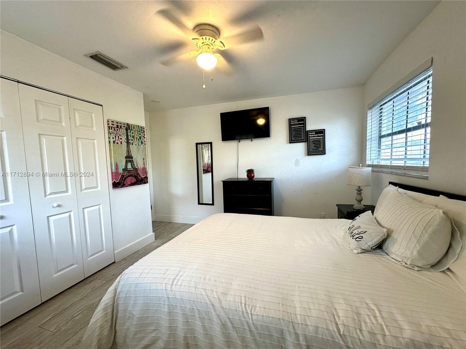 For Sale: $240,000 (2 beds, 1 baths, 800 Square Feet)