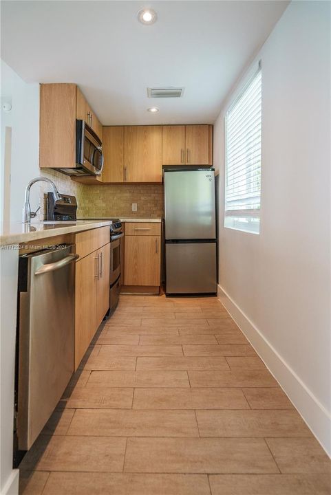 For Rent: $2,300 (1 beds, 1 baths, 650 Square Feet)