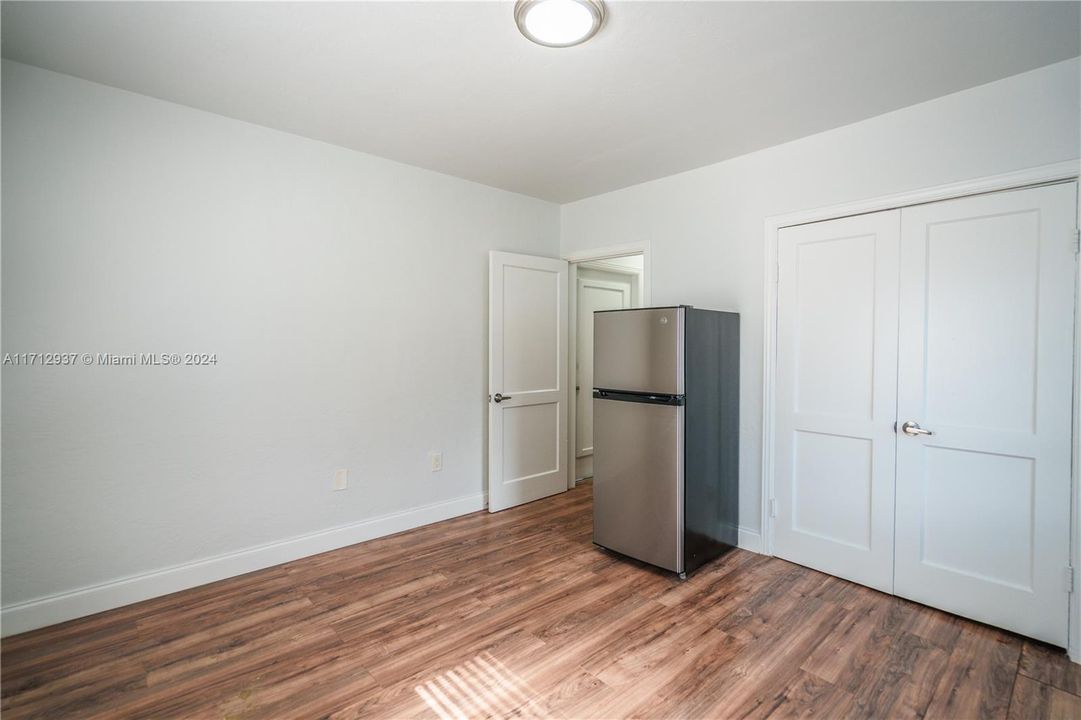 For Rent: $1,300 (0 beds, 1 baths, 300 Square Feet)