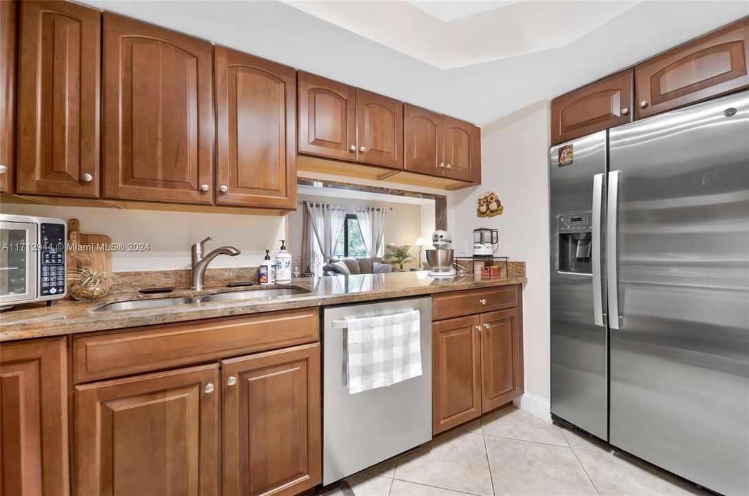 For Sale: $399,999 (2 beds, 2 baths, 1128 Square Feet)