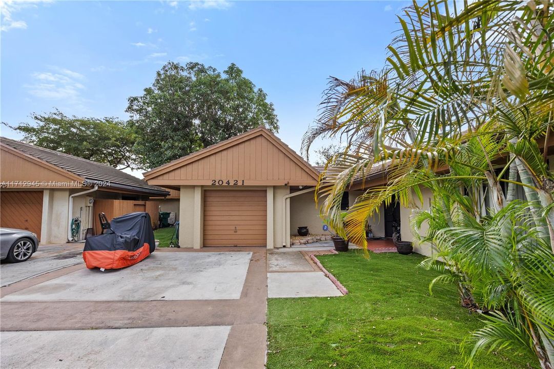 For Sale: $650,000 (3 beds, 2 baths, 2003 Square Feet)