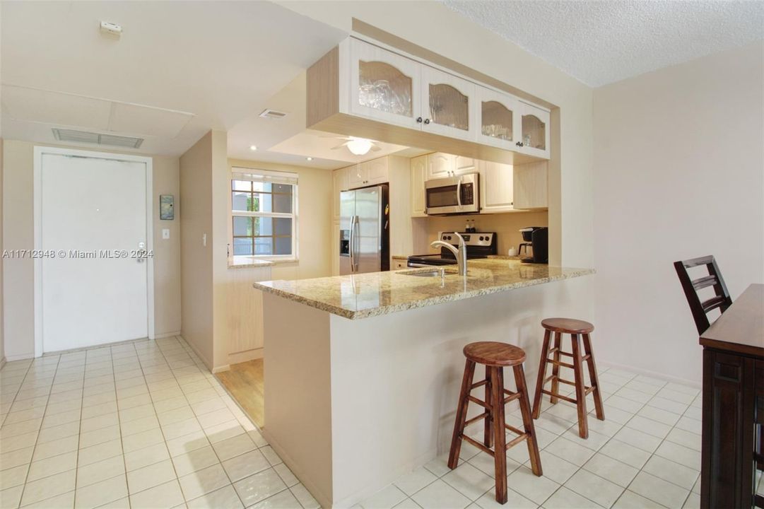 For Sale: $275,000 (2 beds, 2 baths, 1064 Square Feet)