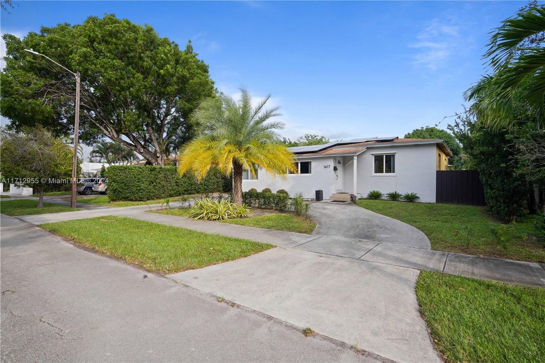 For Sale: $610,000 (3 beds, 2 baths, 1830 Square Feet)