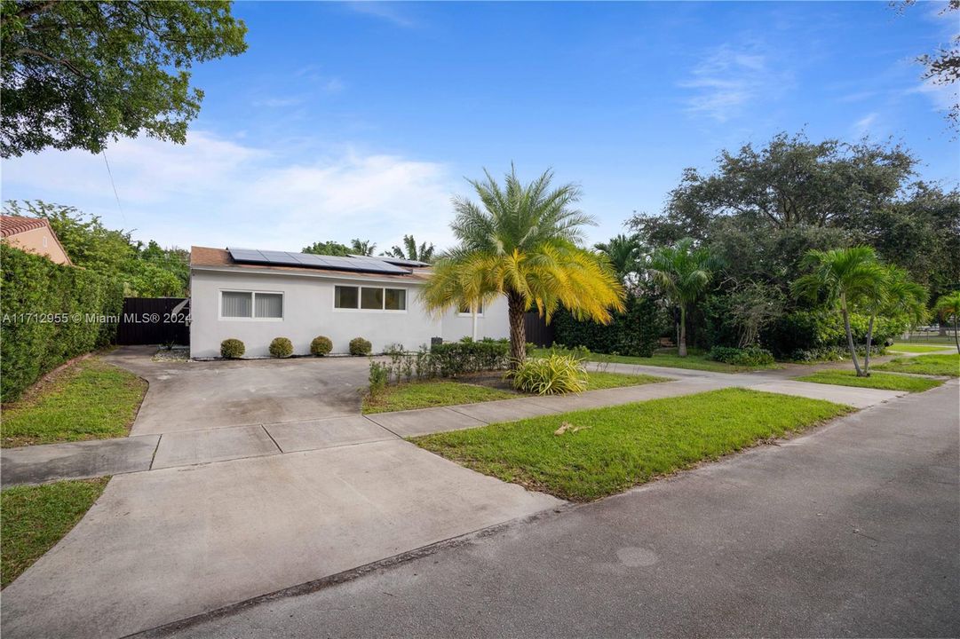 For Sale: $610,000 (3 beds, 2 baths, 1830 Square Feet)