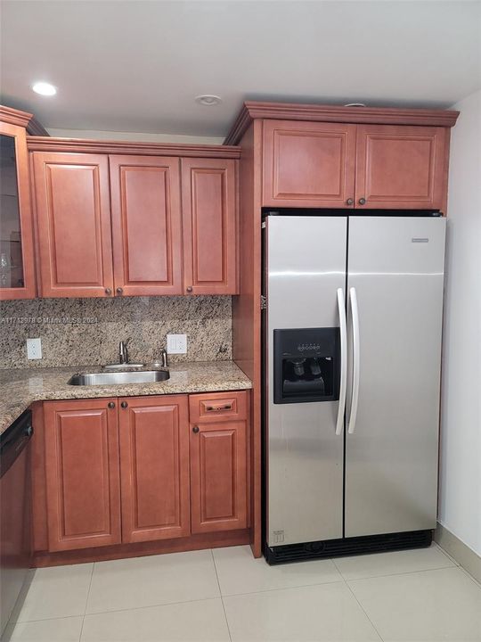 For Rent: $2,500 (1 beds, 1 baths, 755 Square Feet)