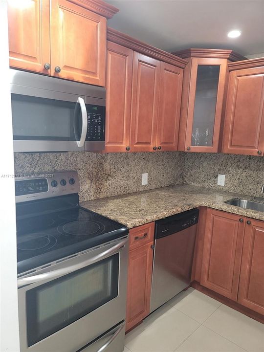 For Rent: $2,500 (1 beds, 1 baths, 755 Square Feet)