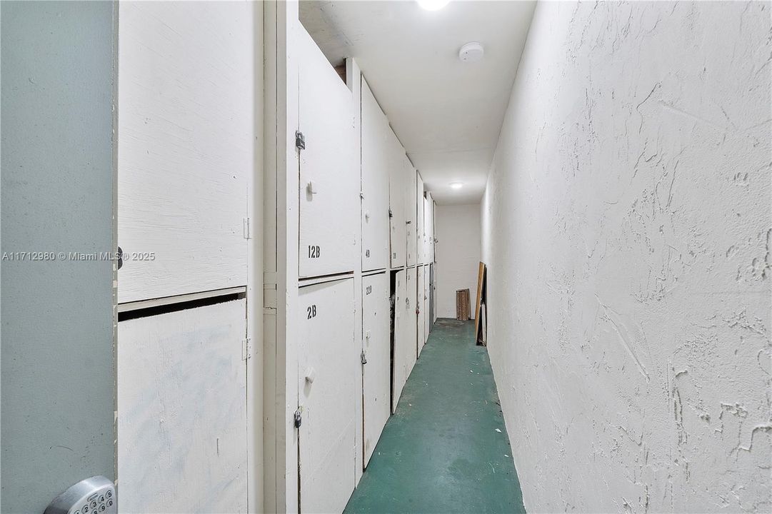 合同活跃: $235,000 (2 贝兹, 2 浴室, 900 平方英尺)