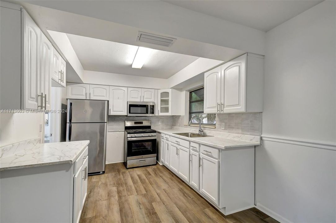 For Sale: $375,000 (3 beds, 2 baths, 1125 Square Feet)