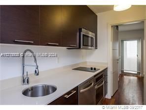 For Sale: $240,000 (1 beds, 1 baths, 425 Square Feet)