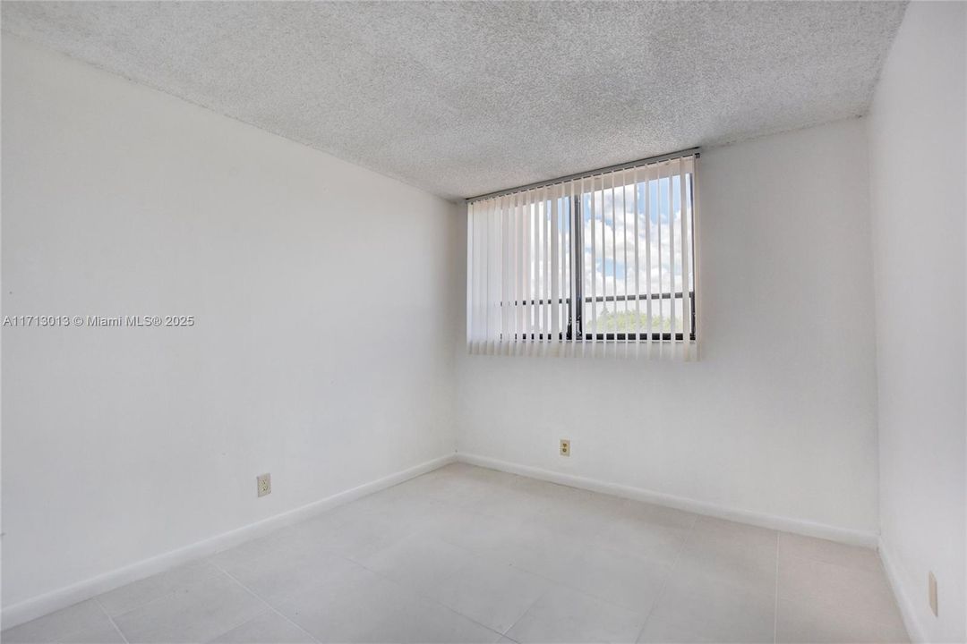 For Rent: $1,900 (2 beds, 2 baths, 1030 Square Feet)