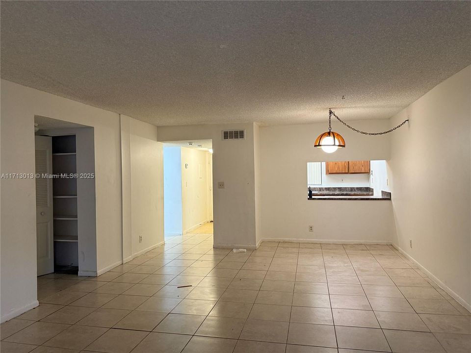 For Rent: $1,900 (2 beds, 2 baths, 1030 Square Feet)