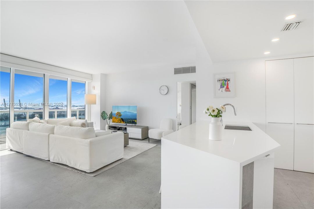 For Sale: $2,750,000 (2 beds, 2 baths, 1425 Square Feet)