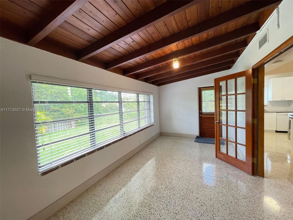 En Venta: $995,000 (2 camas, 2 baños, 767 Pies cuadrados)