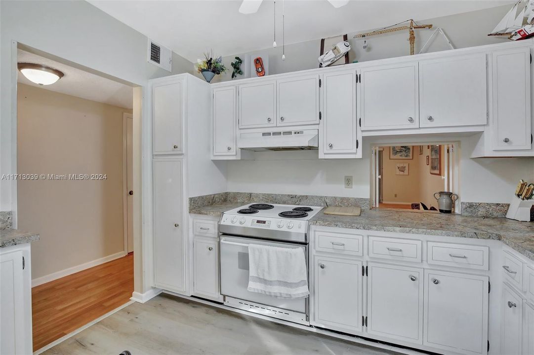 For Sale: $135,000 (2 beds, 2 baths, 1242 Square Feet)