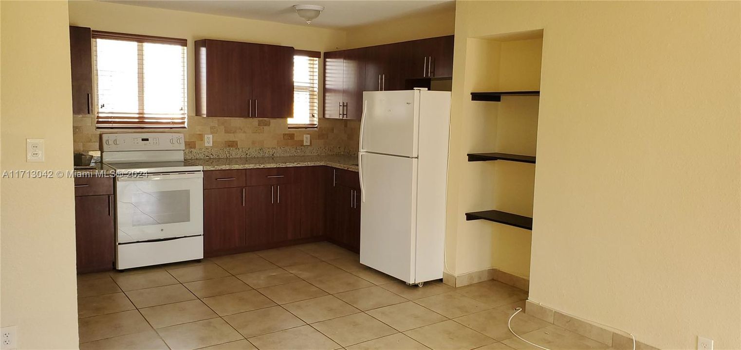 For Rent: $2,500 (2 beds, 2 baths, 3276 Square Feet)