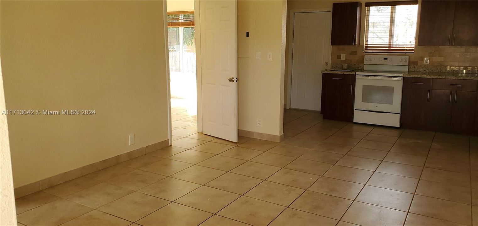 For Rent: $2,500 (2 beds, 2 baths, 3276 Square Feet)