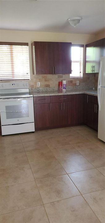 For Rent: $2,500 (2 beds, 2 baths, 3276 Square Feet)