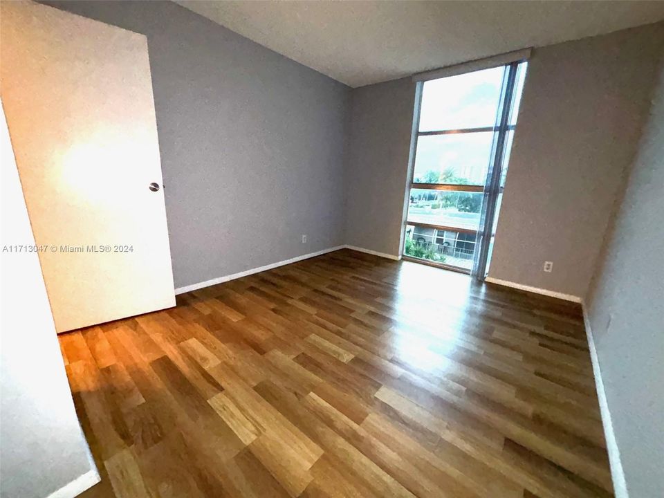 For Rent: $2,325 (2 beds, 1 baths, 1200 Square Feet)