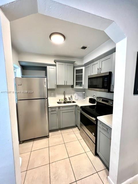 For Rent: $2,150 (2 beds, 1 baths, 1712 Square Feet)