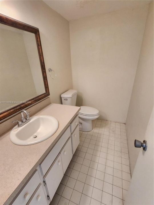 For Rent: $1,850 (2 beds, 1 baths, 920 Square Feet)