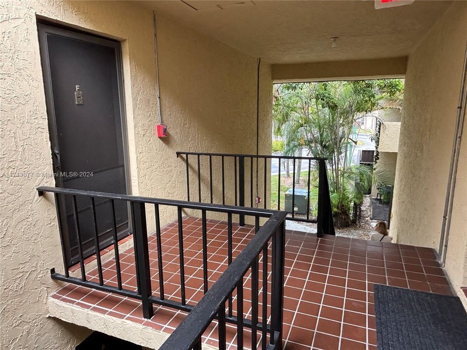 For Rent: $2,100 (1 beds, 1 baths, 707 Square Feet)