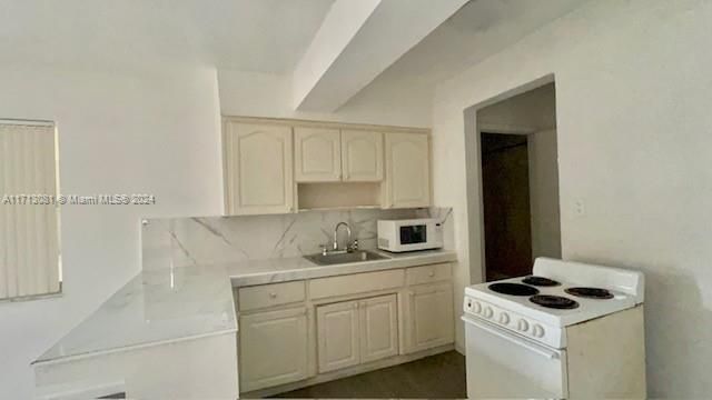 For Rent: $1,750 (1 beds, 1 baths, 600 Square Feet)