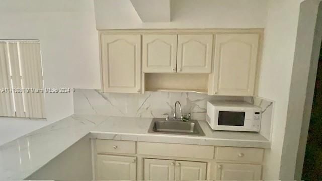 For Rent: $1,750 (1 beds, 1 baths, 600 Square Feet)