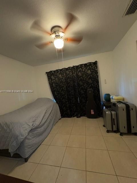 For Rent: $2,400 (2 beds, 2 baths, 984 Square Feet)