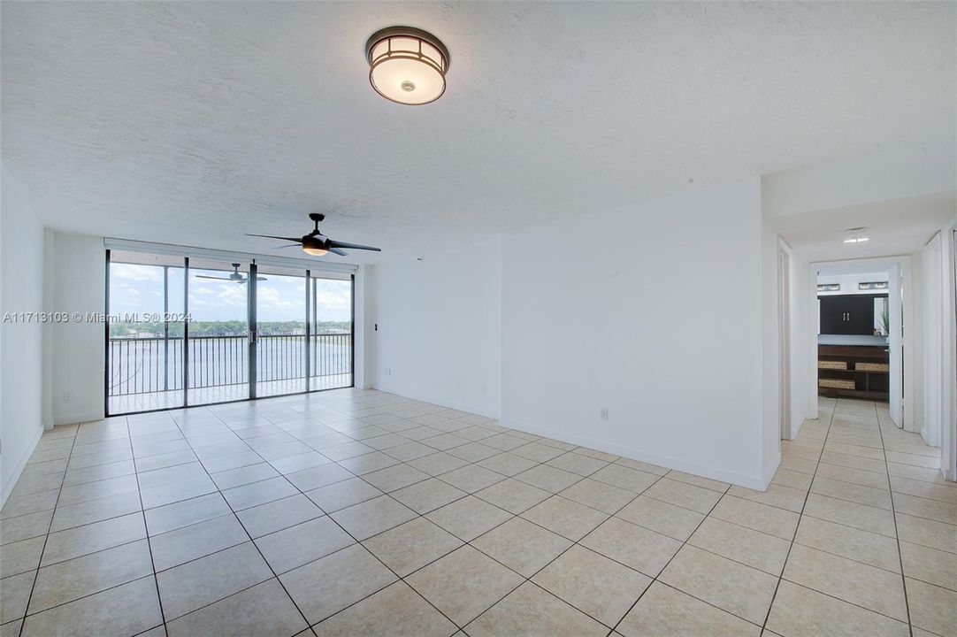 For Sale: $320,000 (2 beds, 2 baths, 1586 Square Feet)