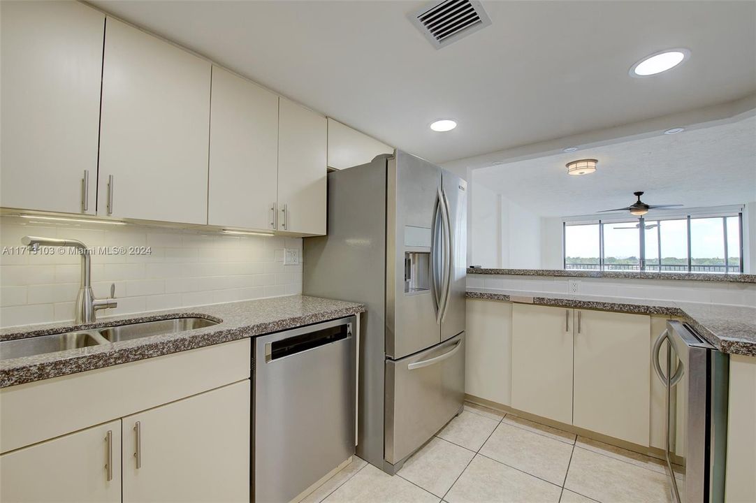 For Sale: $320,000 (2 beds, 2 baths, 1586 Square Feet)