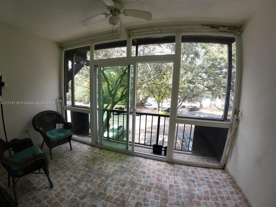 For Rent: $1,600 (1 beds, 1 baths, 800 Square Feet)