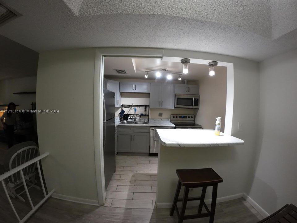 For Rent: $1,600 (1 beds, 1 baths, 800 Square Feet)