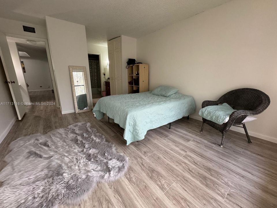 For Rent: $1,600 (1 beds, 1 baths, 800 Square Feet)