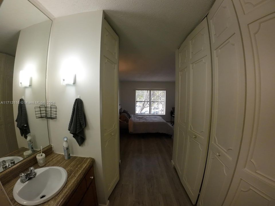 For Rent: $1,600 (1 beds, 1 baths, 800 Square Feet)