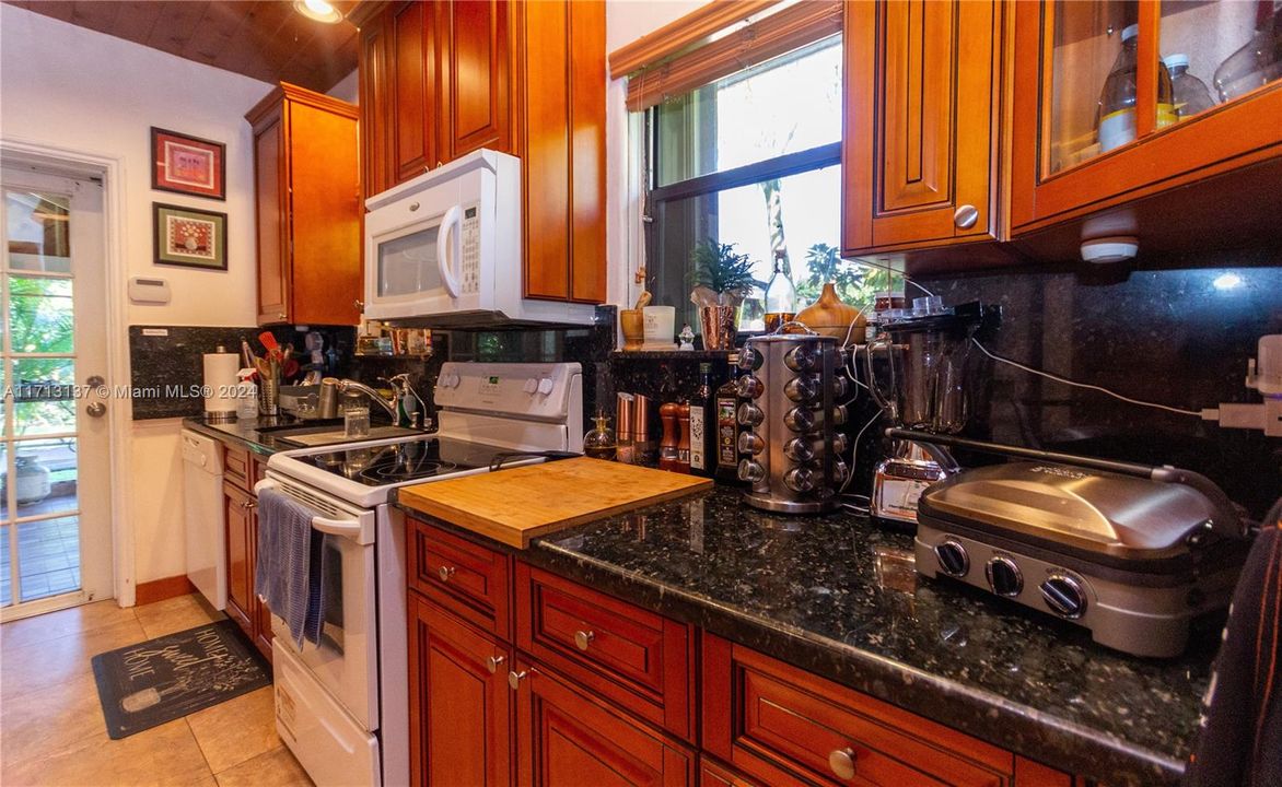 PLENTY OF KITCHEN STORAGE AND COUNTER SPACE