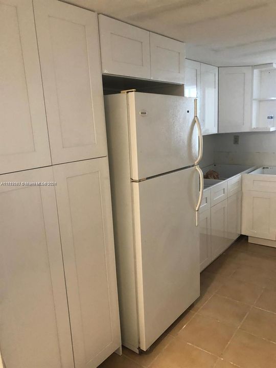 For Rent: $2,250 (1 beds, 1 baths, 1075 Square Feet)