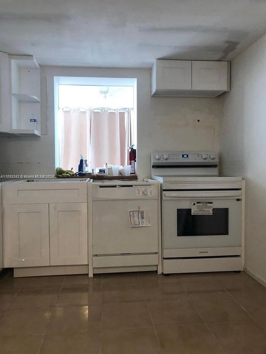 For Rent: $2,250 (1 beds, 1 baths, 1075 Square Feet)