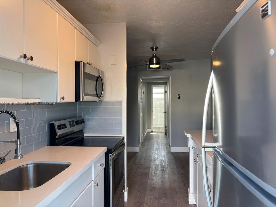 For Rent: $2,300 (1 beds, 1 baths, 600 Square Feet)