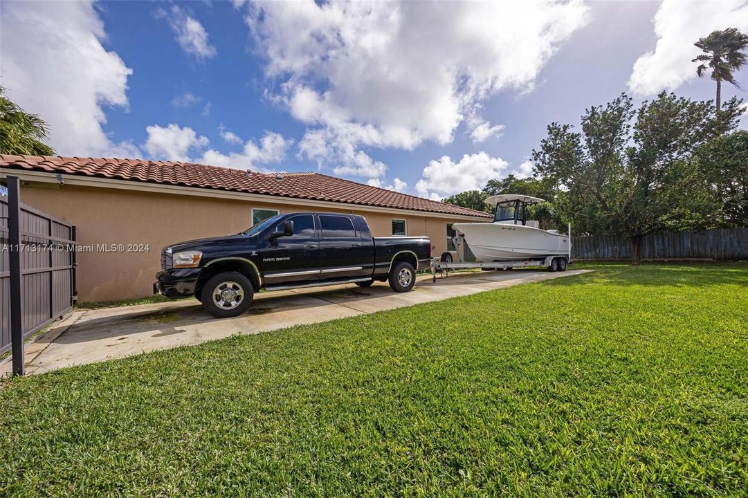 For Sale: $949,000 (4 beds, 3 baths, 2722 Square Feet)