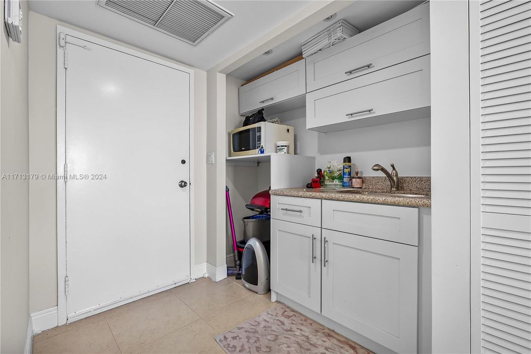 Wet bar in Bedroom #2