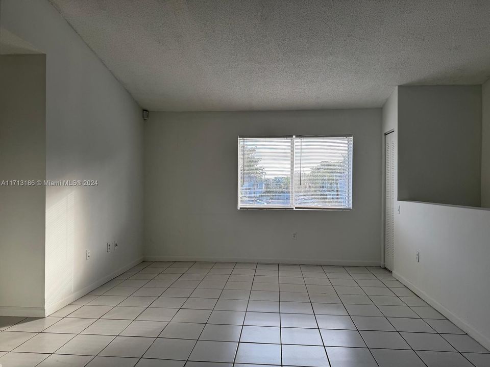 For Rent: $2,200 (2 beds, 2 baths, 800 Square Feet)