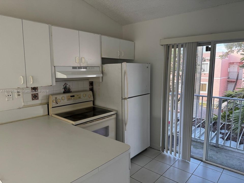 For Rent: $2,200 (2 beds, 2 baths, 800 Square Feet)