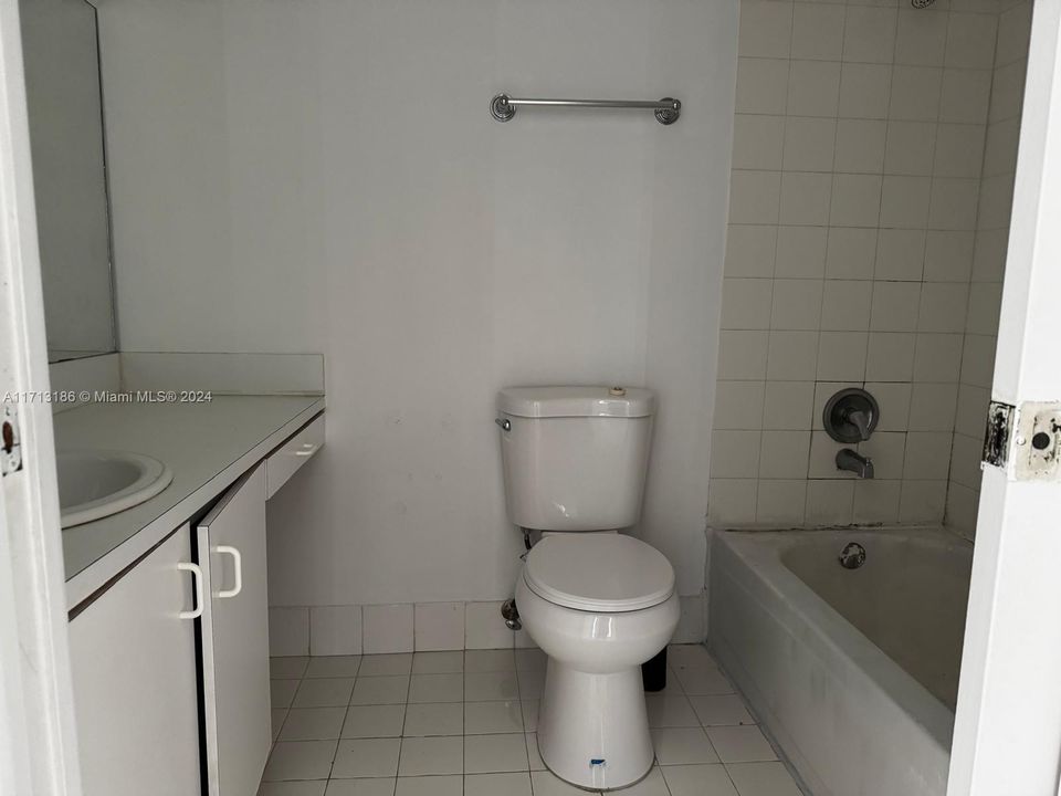 For Rent: $2,200 (2 beds, 2 baths, 800 Square Feet)